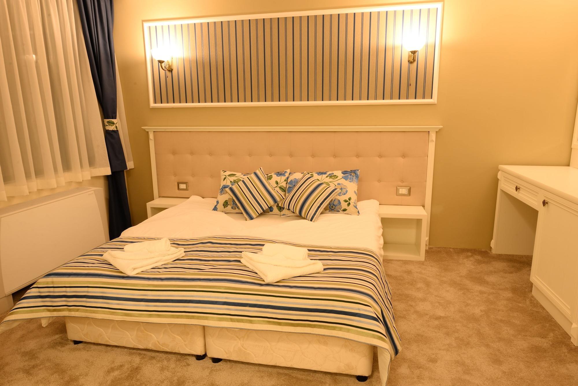 Park Hotel Raya Garden - Free Parking Велико-Тырново Экстерьер фото